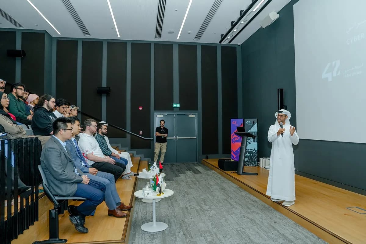 مدرسة 42 أبوظبي تستضيف ورشة عمل بعنوان الأمن السيبراني في العصر الرقمي _ssict_1200_800