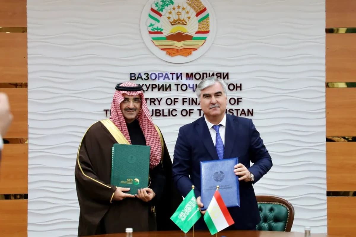 SFD?s CEO, H.E. Sultan Al-Marshad and Tajik Finance Minister, H.E. Kahhorzoda Fayziddin Sattor commemorate $100 million development loan agreement_ssict_1200_800