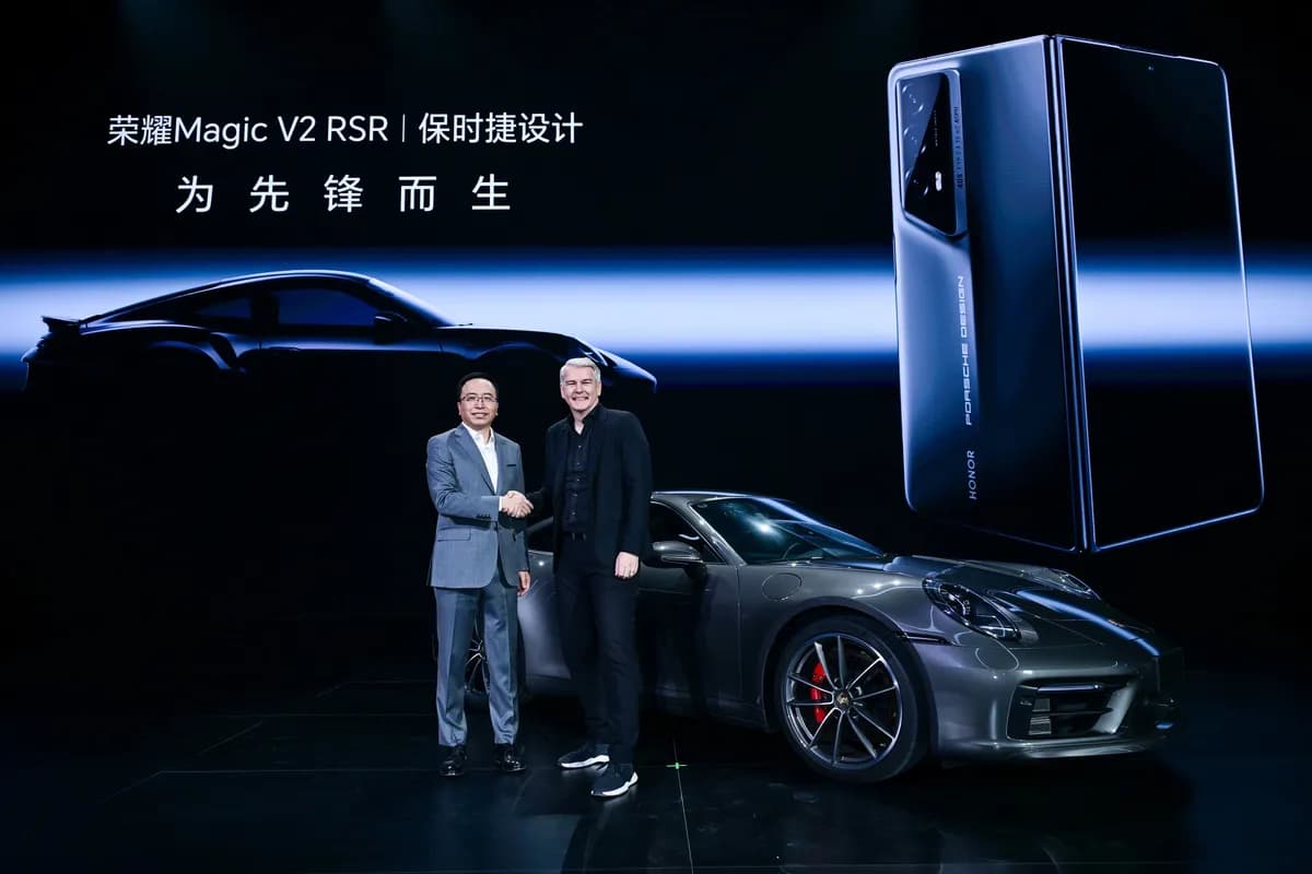 HONOR_Unveils_PORSCHE_DESIGN_HONOR_Magic_V2_RSR_in_China_(1)_ssict_1200_800