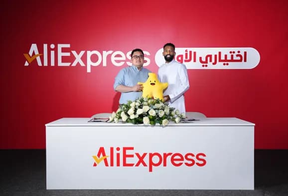 فراس البريكان وجيم تشين مدير العمليات لدول مجلس التعاون الخليجي في AliExpress_ssict_578_395