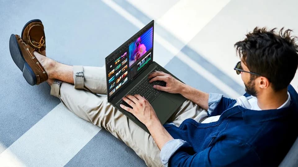 Swift-Edge-16_Ray_lifestyle_01_ssict_960_540