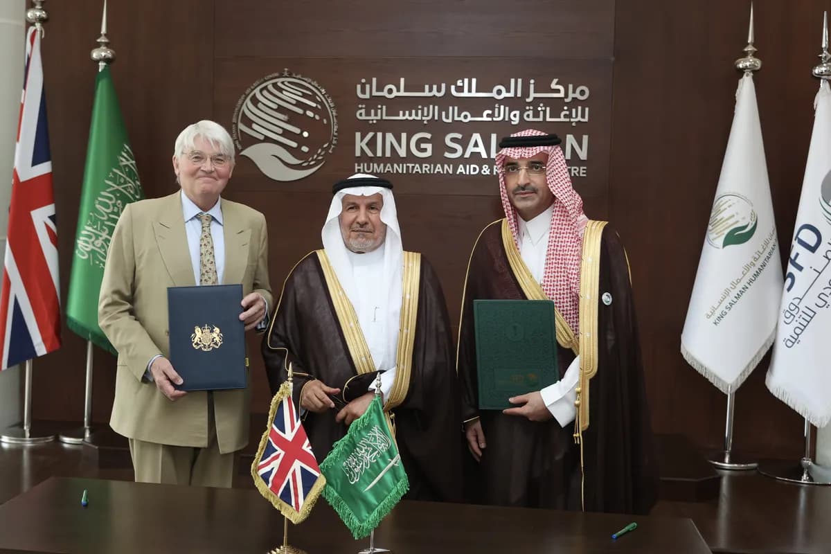 الصندوق السعودي للتنمية ووزارة الخارجية والكومنولث والتنمية البريطانية يوقّعان اتفاقية تعاون تنموي مشترك _ssict_1200_800