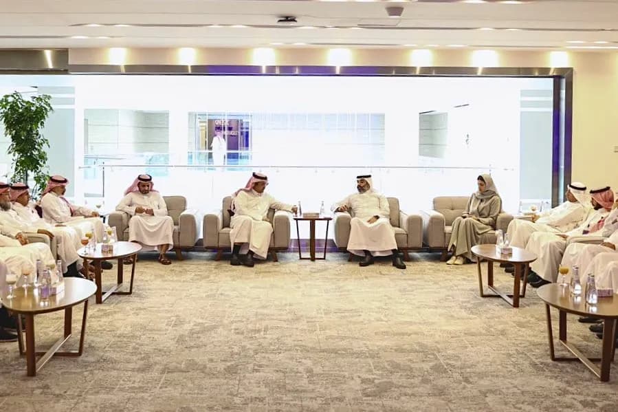 وزير الاتصالات وتقنية المعلومات يشيد بالجهود المبذولة من مجموعة stc خلال موسم الحج_ssict_899_599