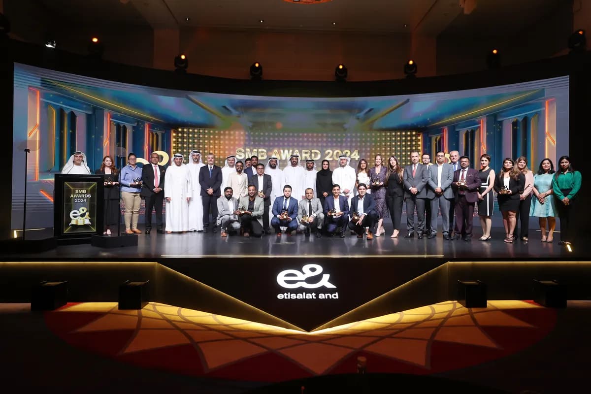 إي آند الإمارات تعلن عن الفائزين بجوائز الشركات الصغيرة والمتوسطة لعام 2024 _ssict_1200_800