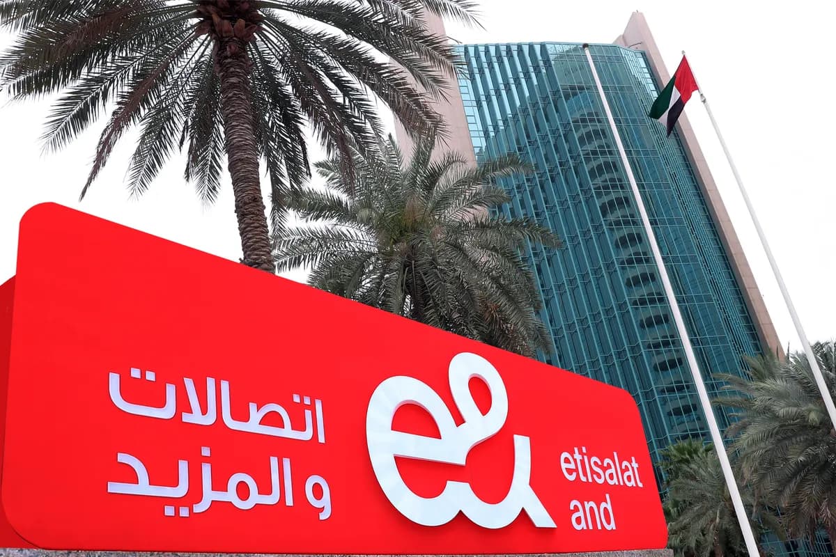 إي آند الإمارات تطلق خدمة الألياف الضوئية إلى الغرف2_ssict_1200_800