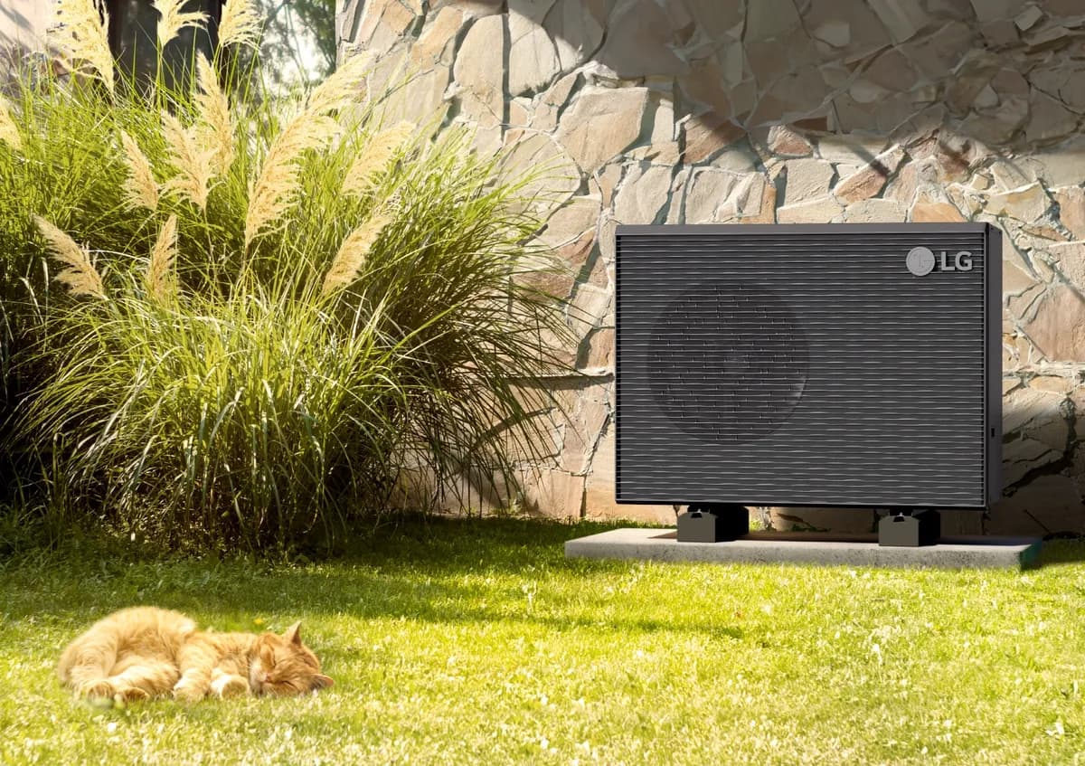 IFA2024_Therma V™ R290 Monobloc_Lifestyle_5_ssict_1200_847