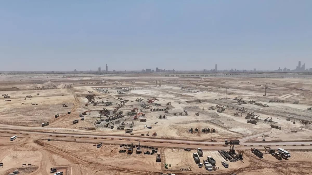 المربع الجديد يستكمل حفر وترحيل 10 ملايين متر مكعب من التربة وتحقيق 3 ملايين ساعة عمل آمنة_ssict_1200_675