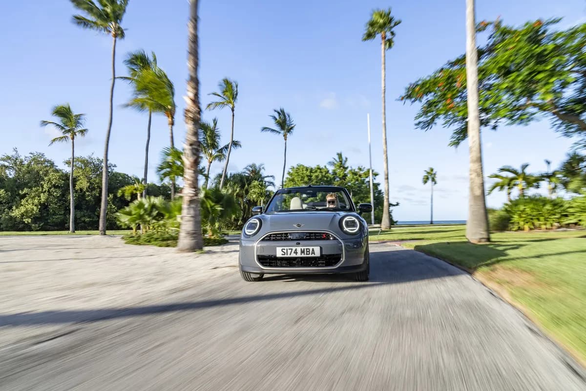 MINI Cooper Convertible.jpg_ssict_1200_800