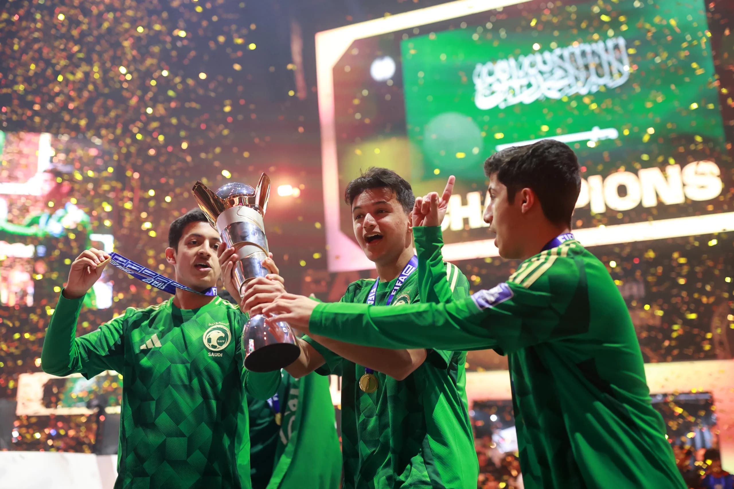 المنتخب السعودي يحقق لقب كأس العالم لكرة القدم الإلكترونية في لعبة Rocket League ضمن نهائيات FIFAe 2024 بعد فوزه على فرنسا بنتيجة 4-13_ssict_5078_3386