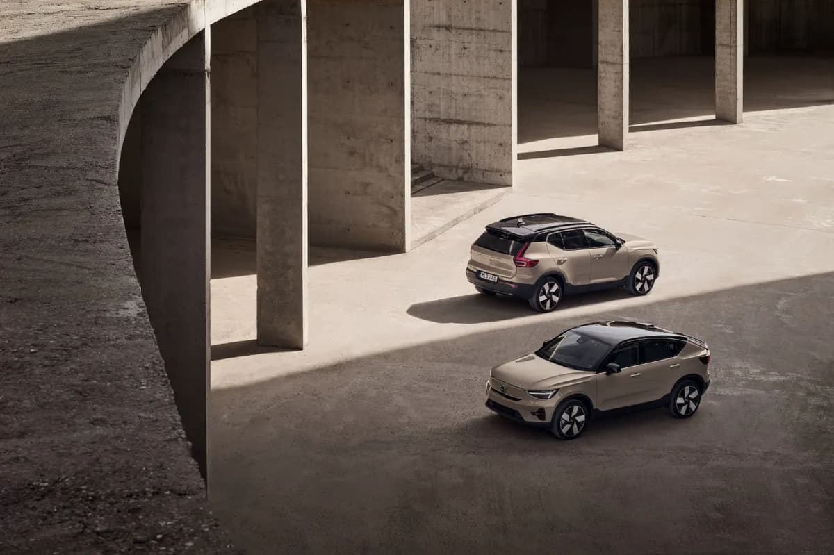 323392_Volvo_EC40_and_Volvo_EX40_ssict_1200_799
