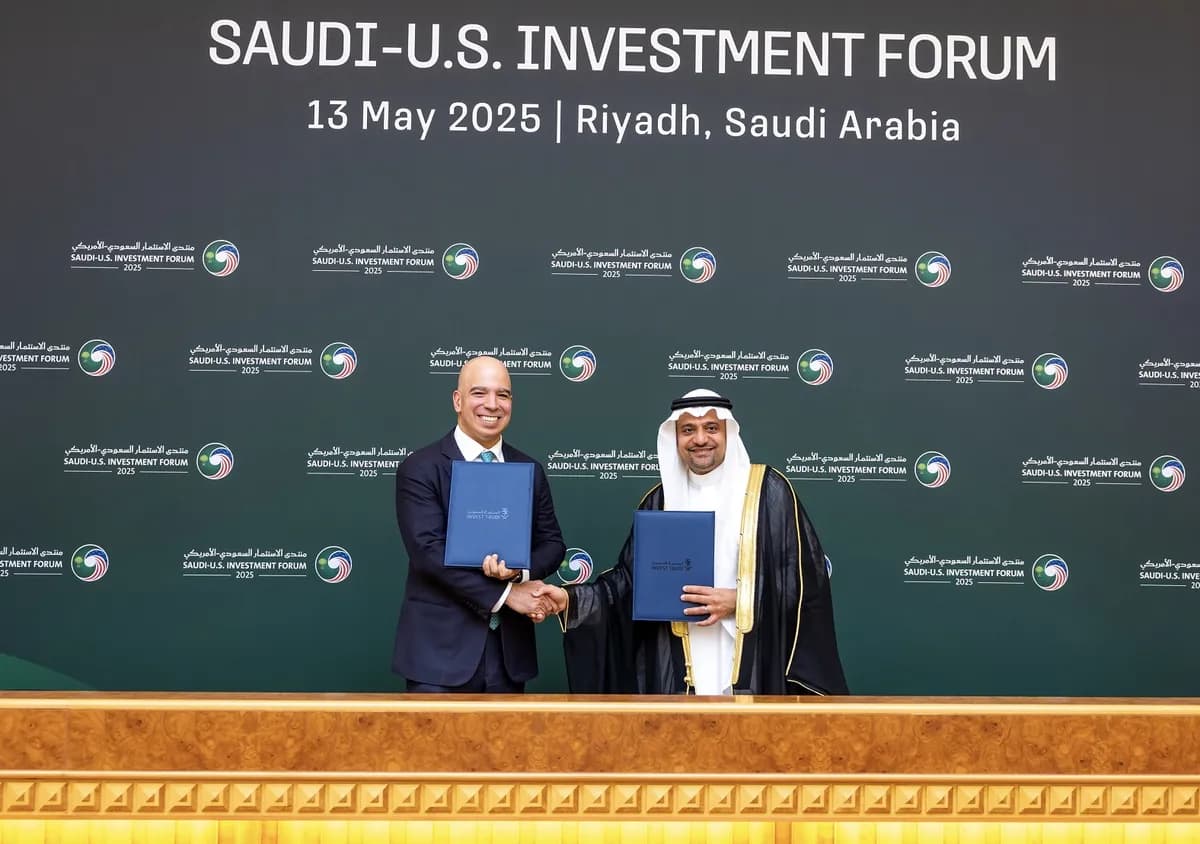 Roger Martella, Chief Corporate Officer, Chief Sustainability Officer and Head of Government Affairs, GE Vernova and Mazen Al Bahkali, Saudi Power Purchasing Company CEO_ssict_1200_844