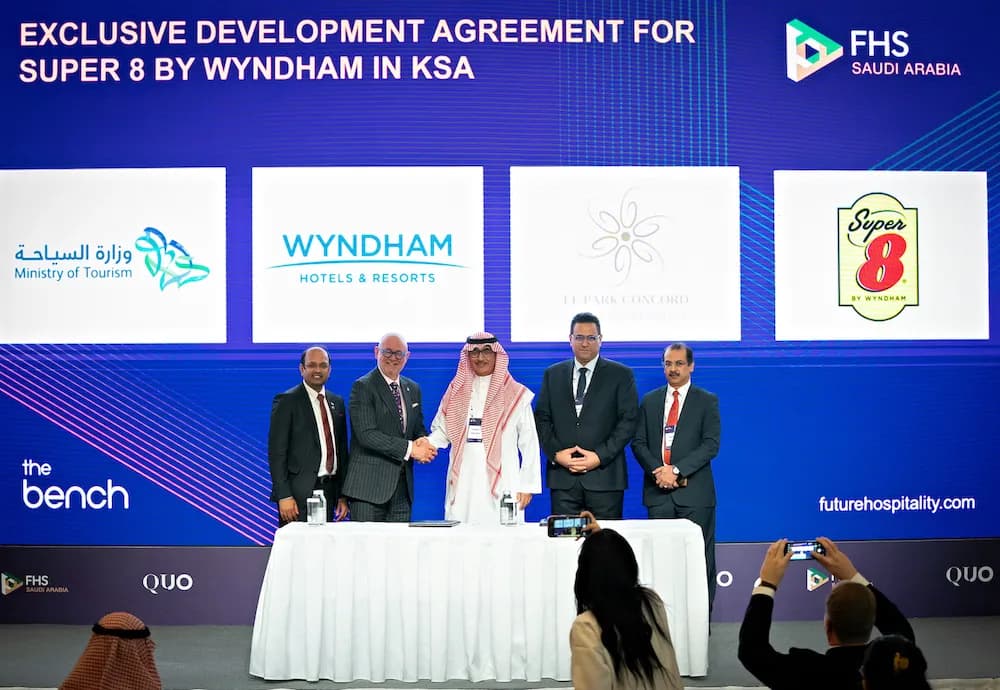 Super 8 by Wyndham Signing Ceremony for KSA_ssict_1000_690