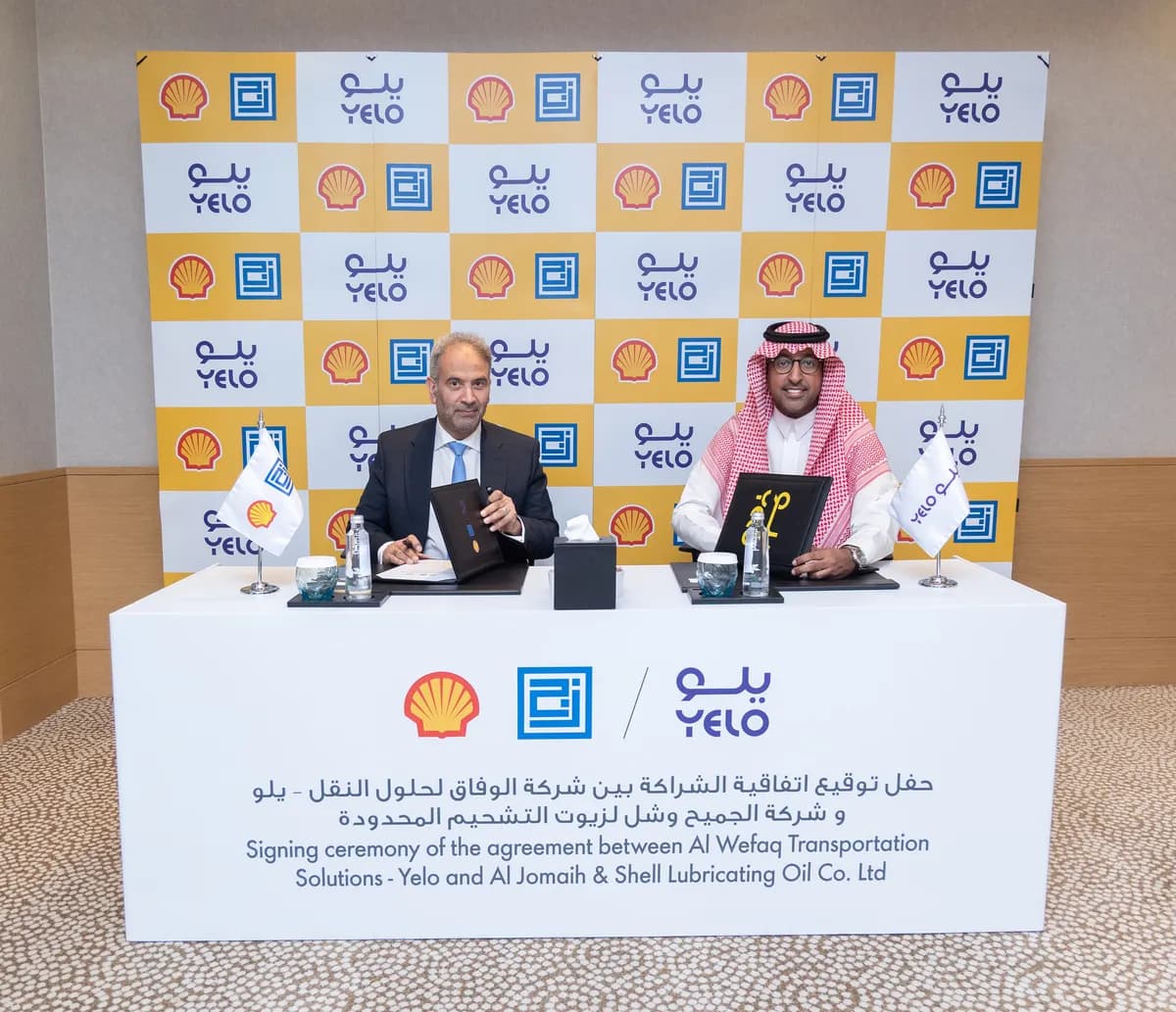 Signing Pic (Shell & Yelo)_ssict_1200_1033