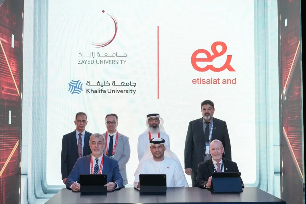 إي آند وجامعتي خليفة وزايد يوقعون اتفاقية رائدة لإنشاء «مركز الإمارات للابتكار في تقنيات الجيل السادس»_ssict_1200_800