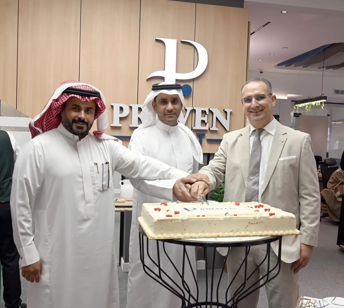 Executives from PROVEN Arabia and PROVEN Solution_ssict_1200_1076