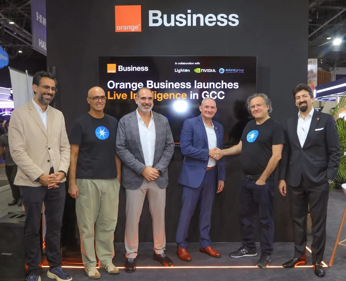 From left to right 1 - Saad Massaad (Edarat Group) 2 - David Amara (Light On) 3 - Jihad Nehme (Edarat Group) 4 - Rob Willcock (Orange Business) 5 - Igor Carron (Li_1760435720_ssict_1200_974