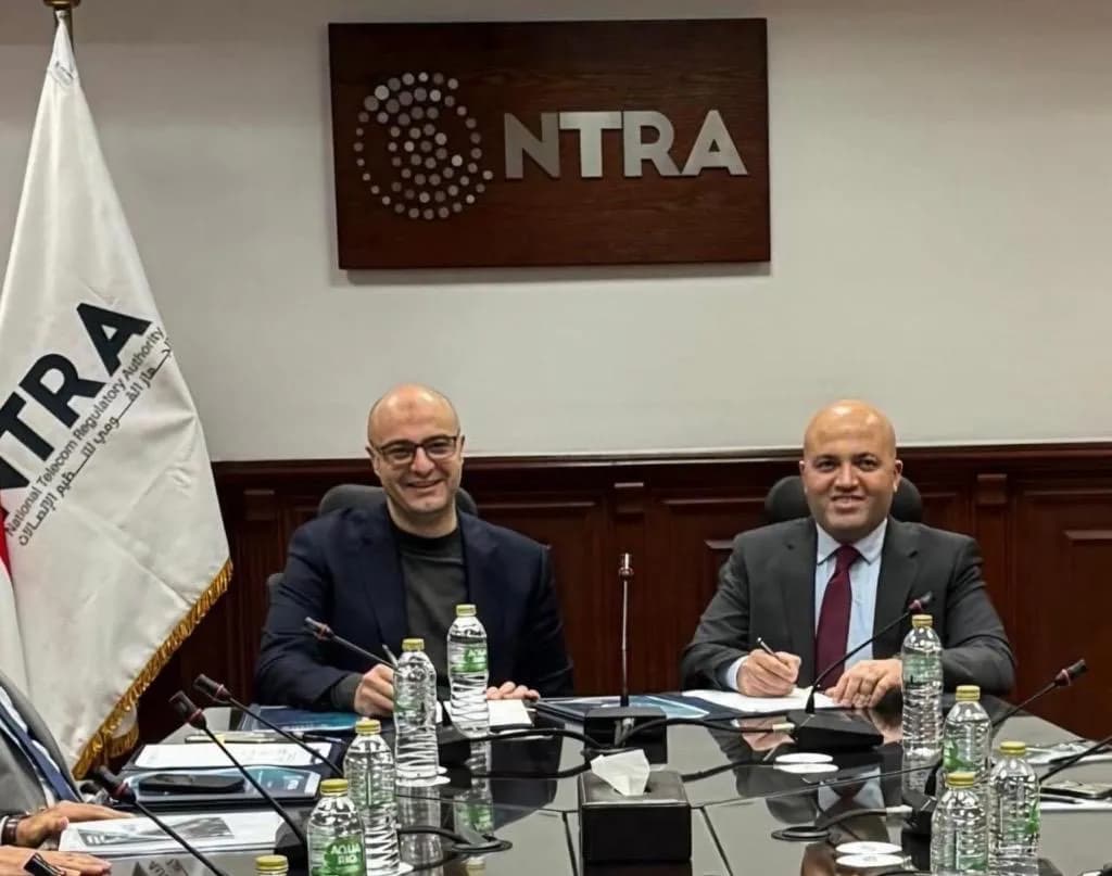 توقيع اتفاقية ترخيص الدفع عبر المحمول للخدمات الحكومية في مصر بين تي باي والجهاز القومي لتنظيم الاتصالات_ssict_1024_807