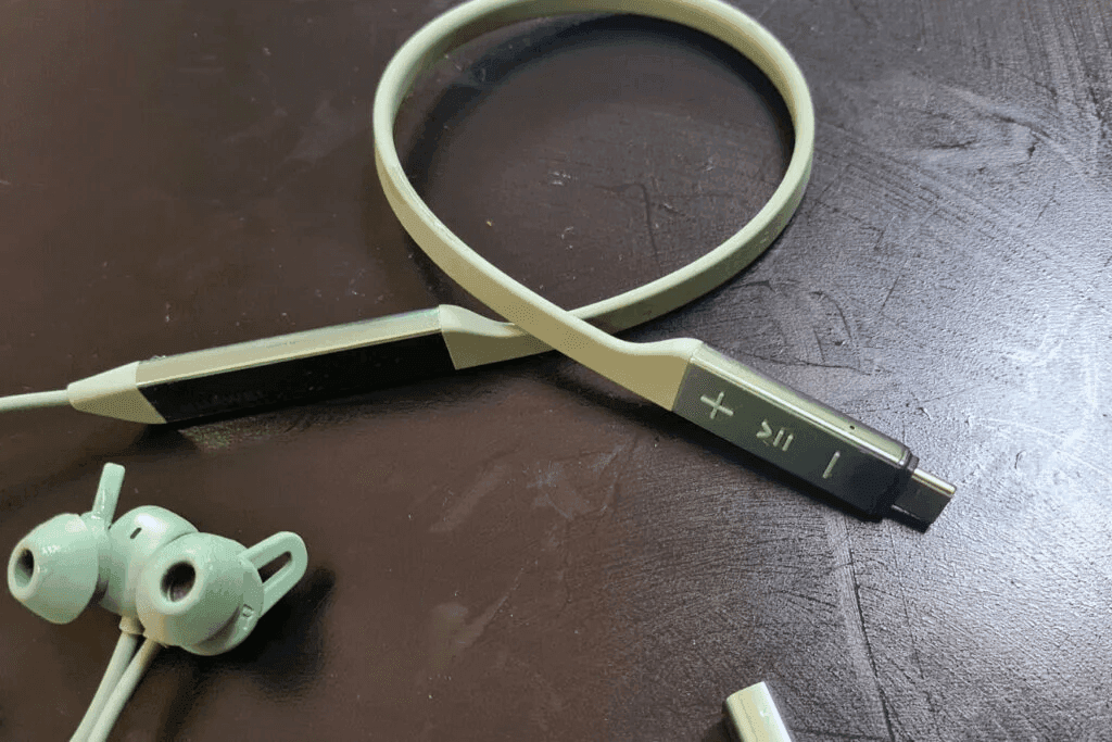 Huawei-Freelace-Pro-charging-1024x683-2