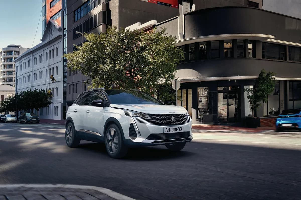 Image 2 - PEUGEOT 3008 HYBRID4 Front_ssict_1200_800