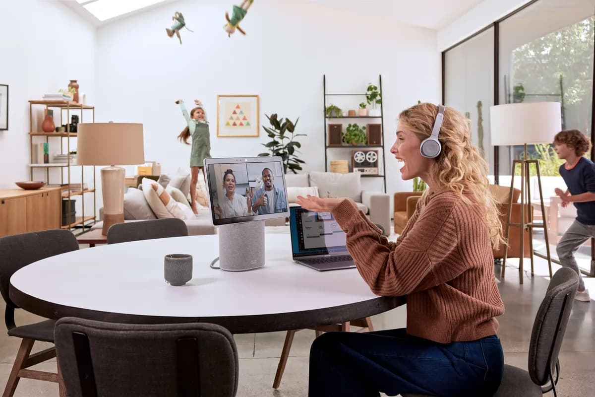 Webex Desk Mini_lifestyle_ssict_1200_800