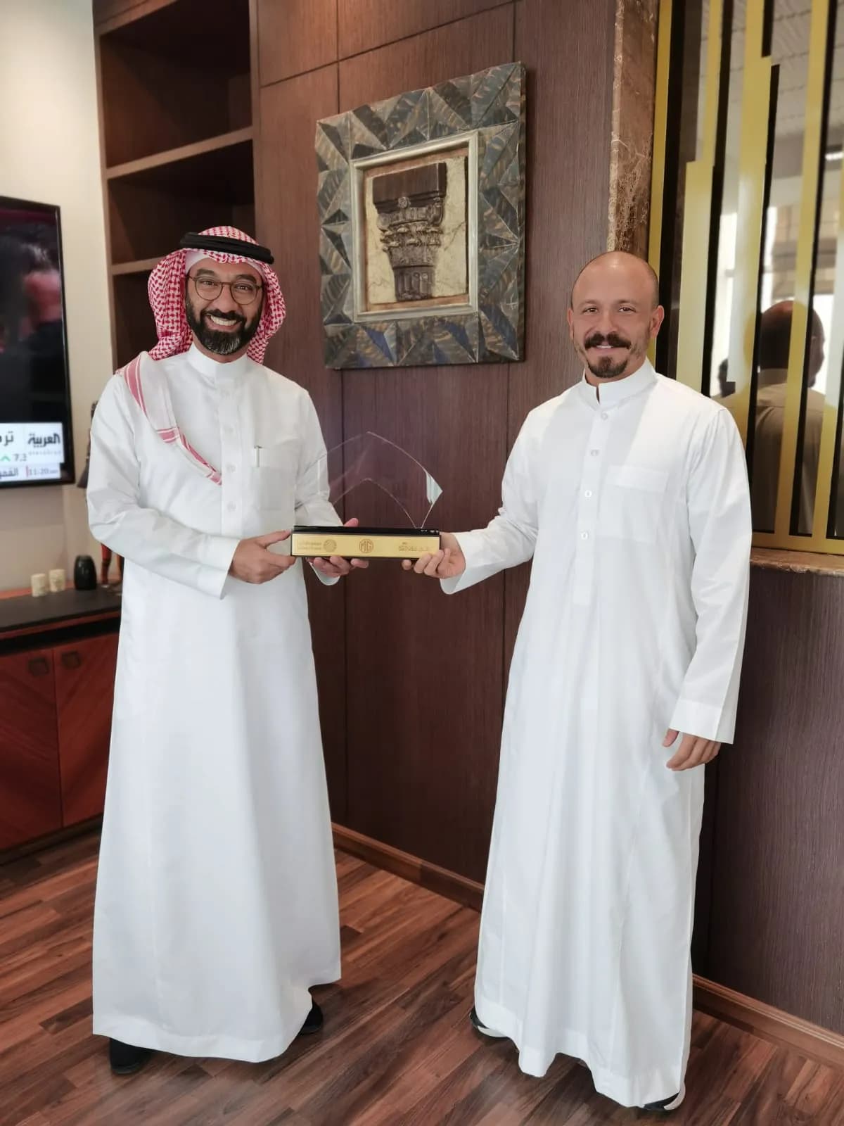 البنك الأهلي السعودي يكرّم مجموعة تأجير وكلاء علامة إم جي في المملكة _ssict_1200_1600