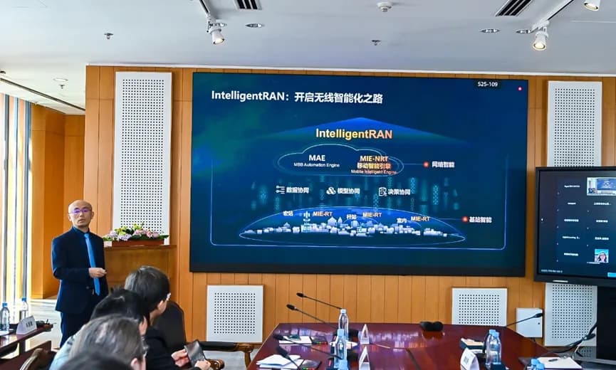 Gan Bin unveils Huawei?s new Intellige ntRAN wireless network architecture_ssict_865_520