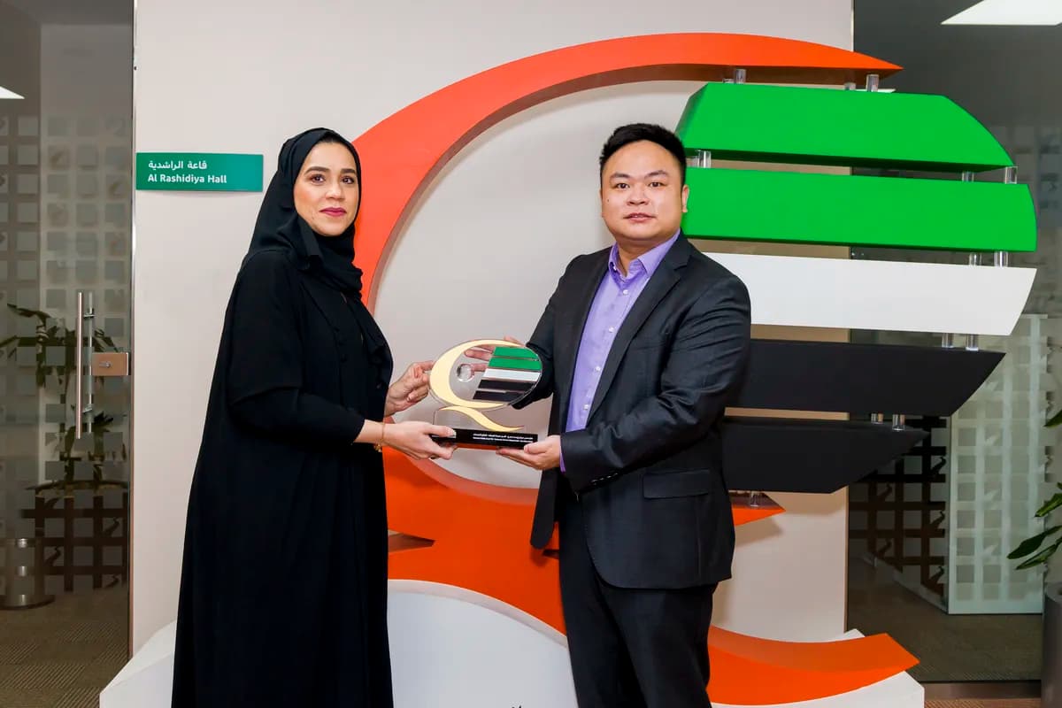 Shaikha Ahmad Al Bishri, Director of Business Excellence Department presents Jason Ou, President of Hisense, MENA with the Dubai Quality Global Award_ssict_1200_800