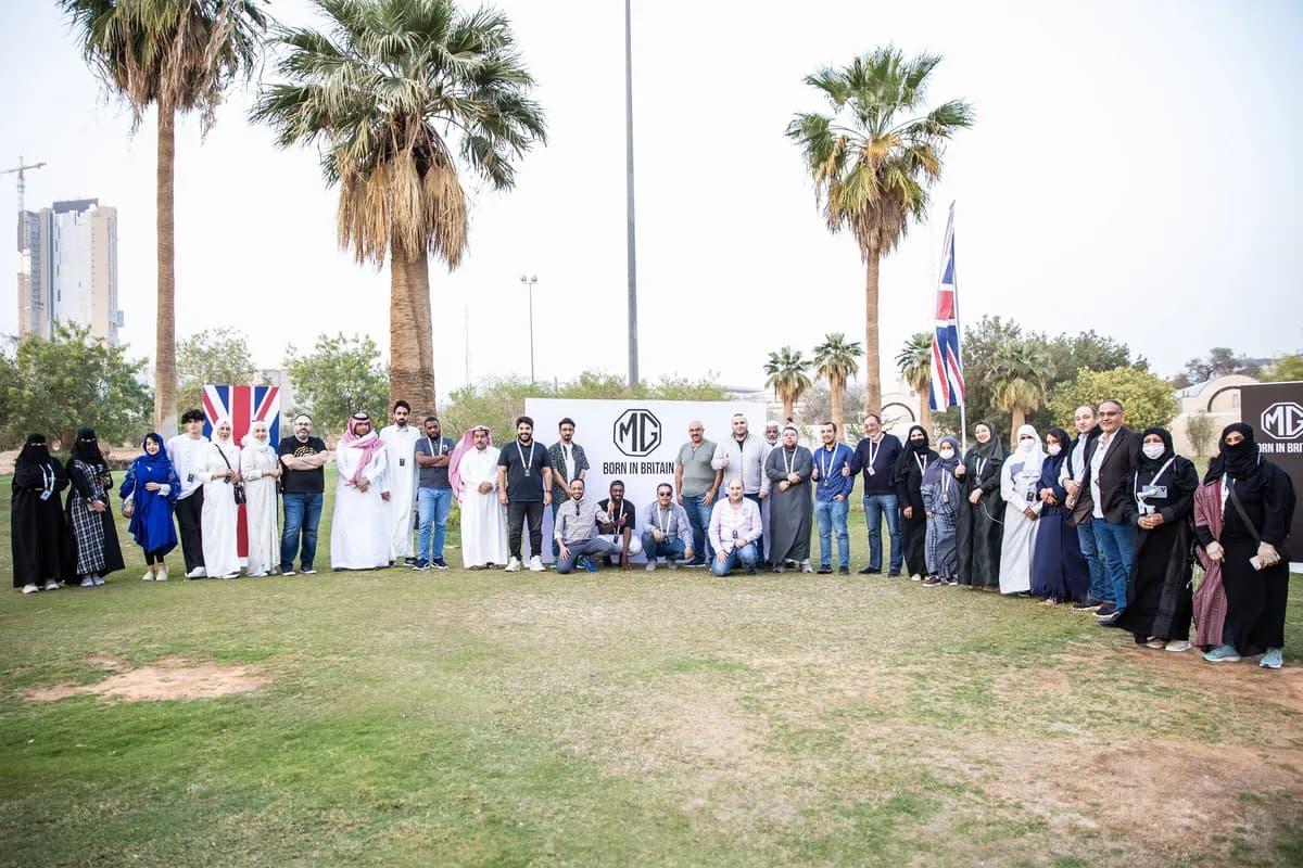 الإعلاميون في المملكة يلامسون مزايا وتقنيات كافة طرازات إم جيdone pic-96_ssict_1200_800