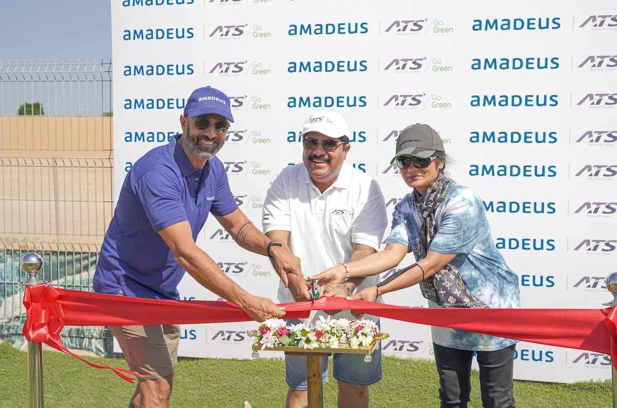 (Left to Right) Ernesto Sanchez Beaumont - Managing Director, Amadeus Gulf, Mr Saleem Sharif _ssict_1200_793