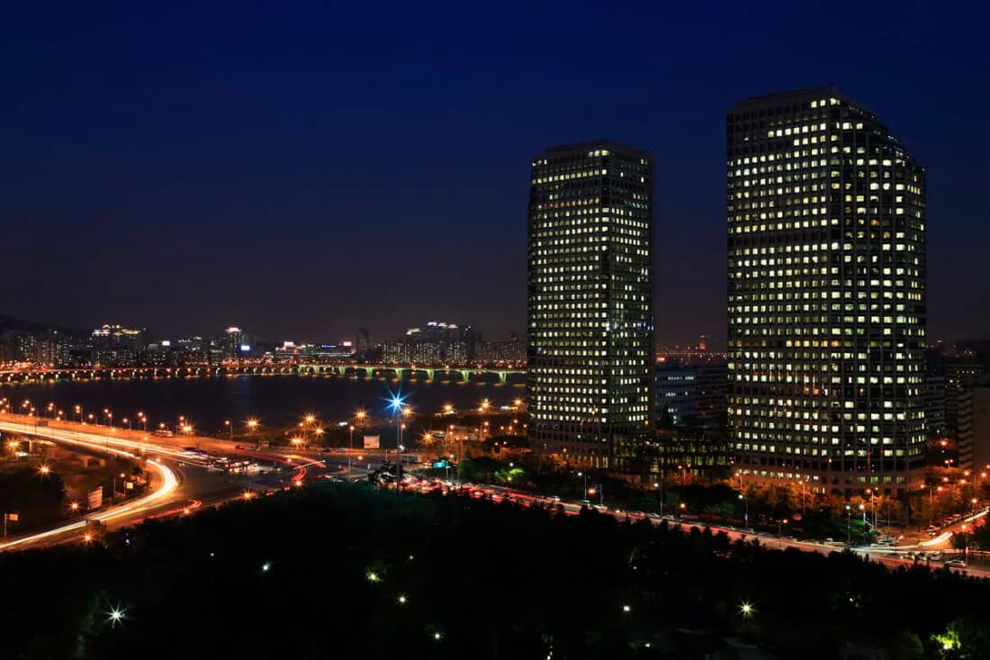 LG-Twin-Towers_ssict_1100_733