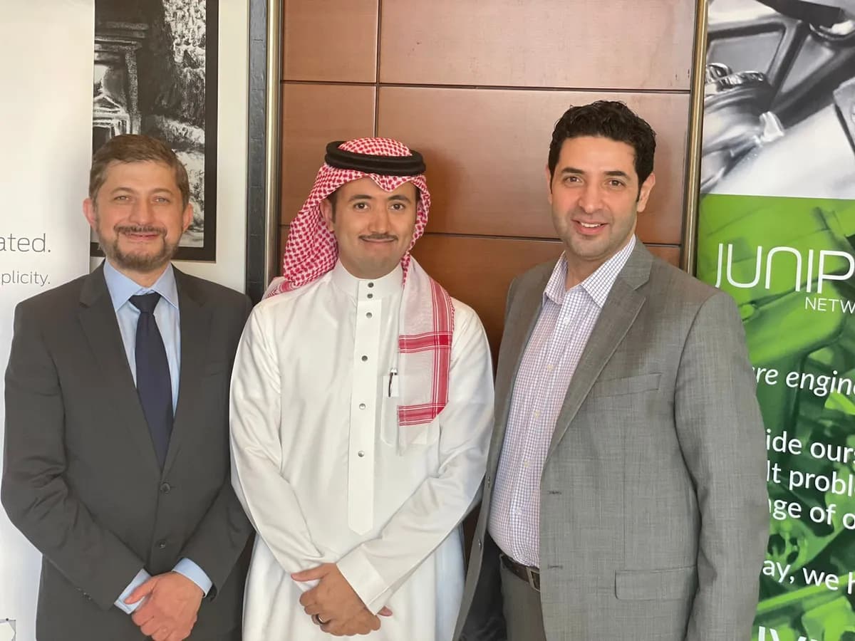 صنّاع القرار وموظفو تقنية المعلومات في السعودية إيجابيون تجاه تبنّي المؤسسات التحوّل القائم على الشبكات_ssict_1200_900