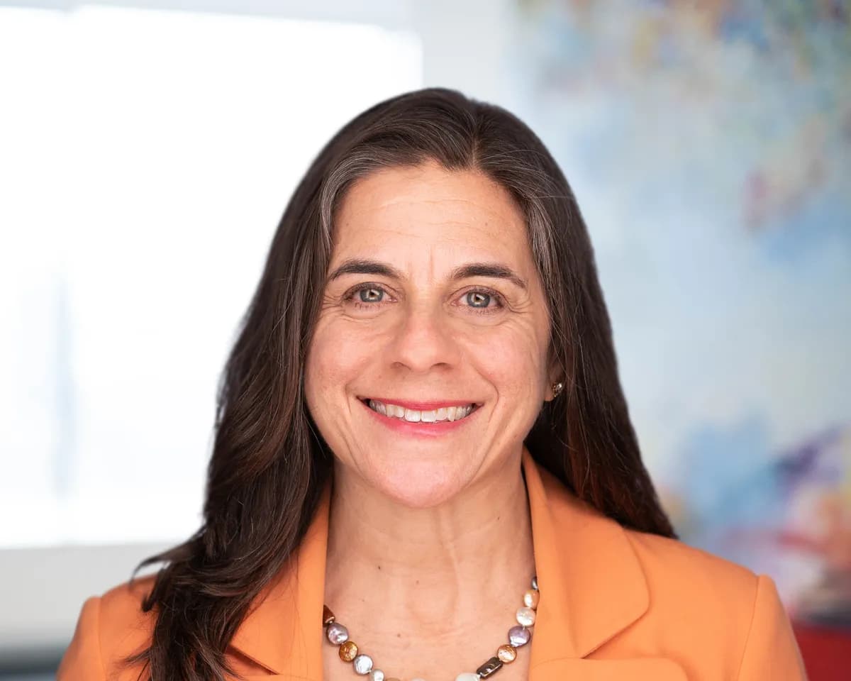 Julie Coffman - Bain & Company_ssict_1200_960