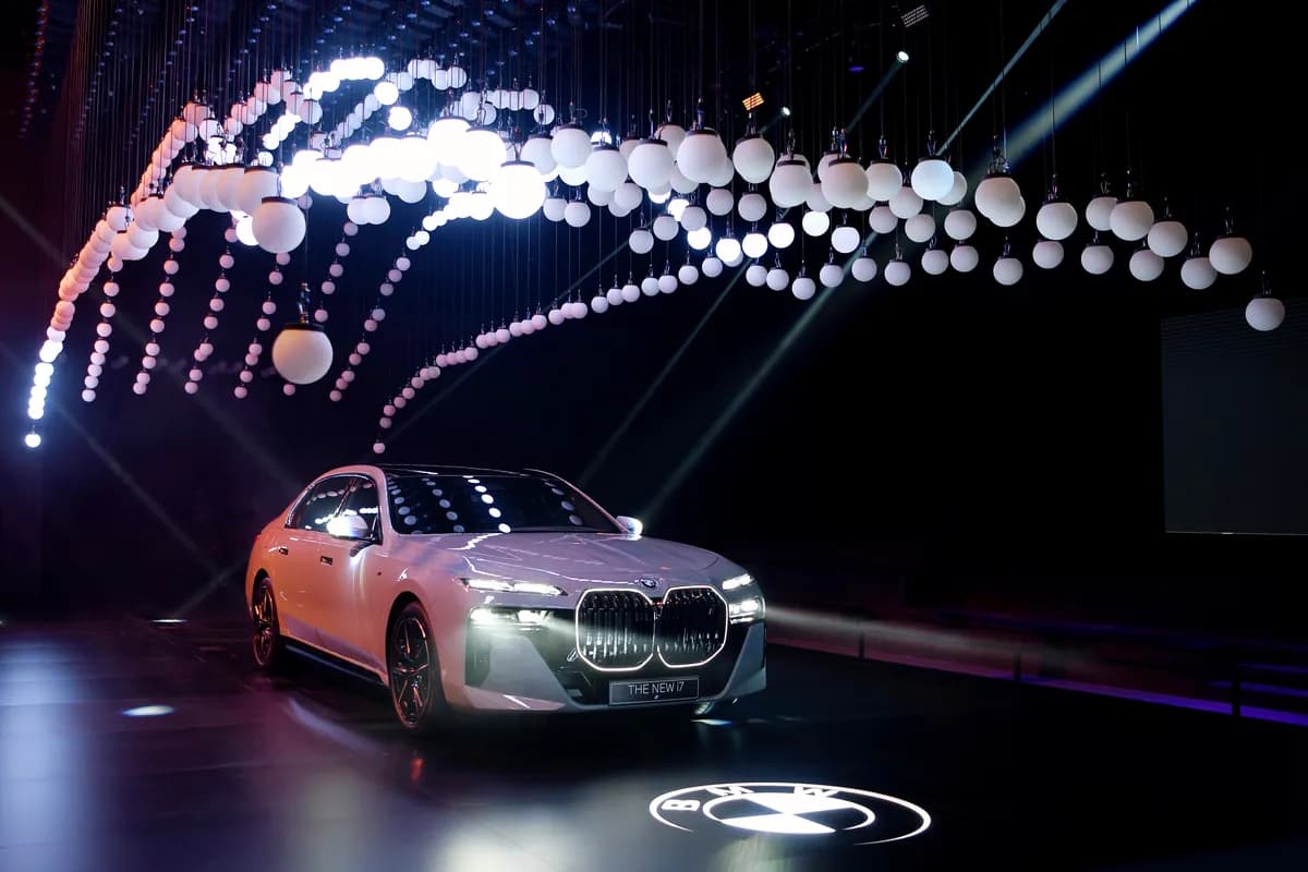 سيارة BMW i7 الكهربائية بالكامل_ssict_1200_800