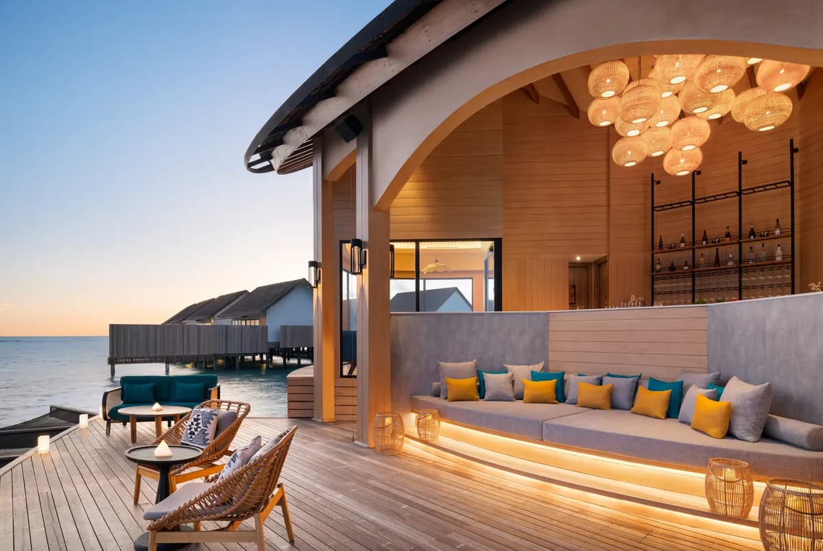 Hilton Maldives Amingiri_Eden Champagne _ Gin Bar-min_ssict_1200_803