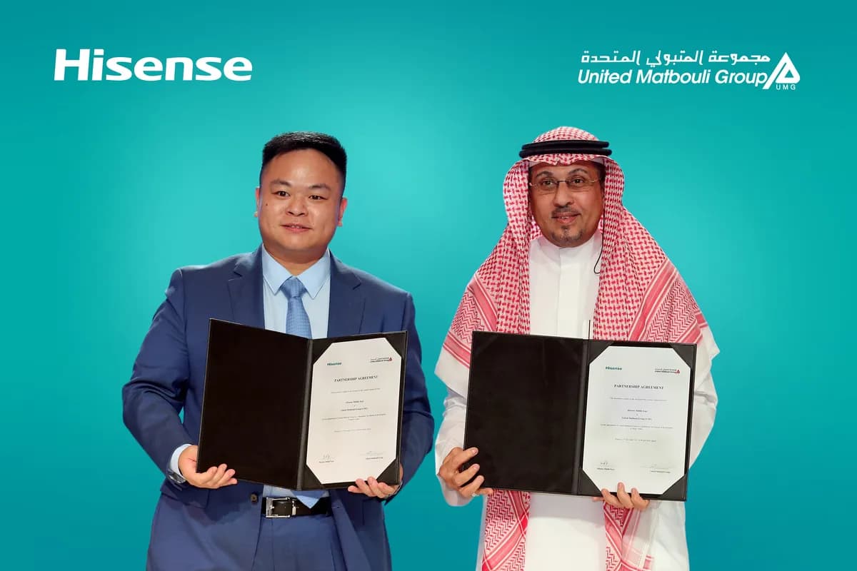 Jason Ou, President of Hisense Middle East & Africa (Left), Adnan Matbouli, Chairman of United Matbouli Group (right)_ssict_1200_800