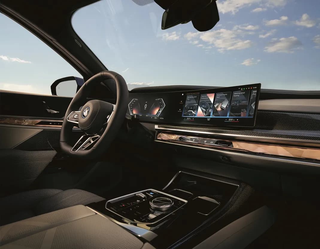 BMW Saudi Arabia announces partnership with stc to introduce BMW ConnectedDrive4_ssict_1069_834