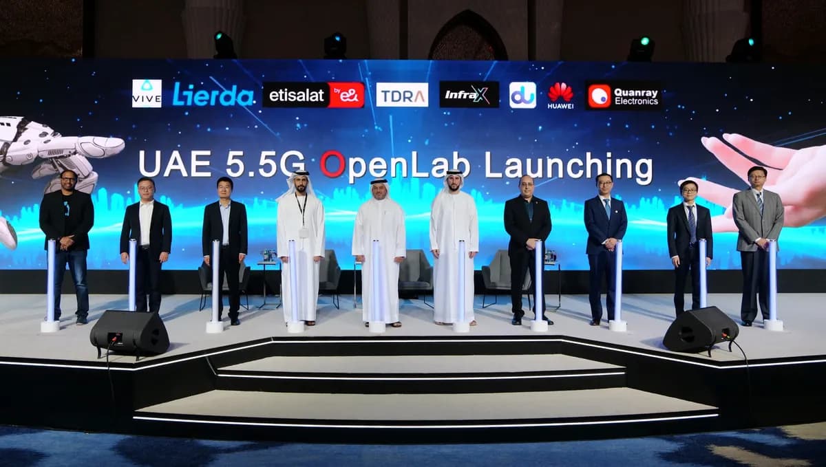 Led by the UAE TDRA, etisalat by e&, du, infraX, Quanray, HTC, Lierda, and Huawei jointly launched the 5.5G OpenLab_ssict_1200_679