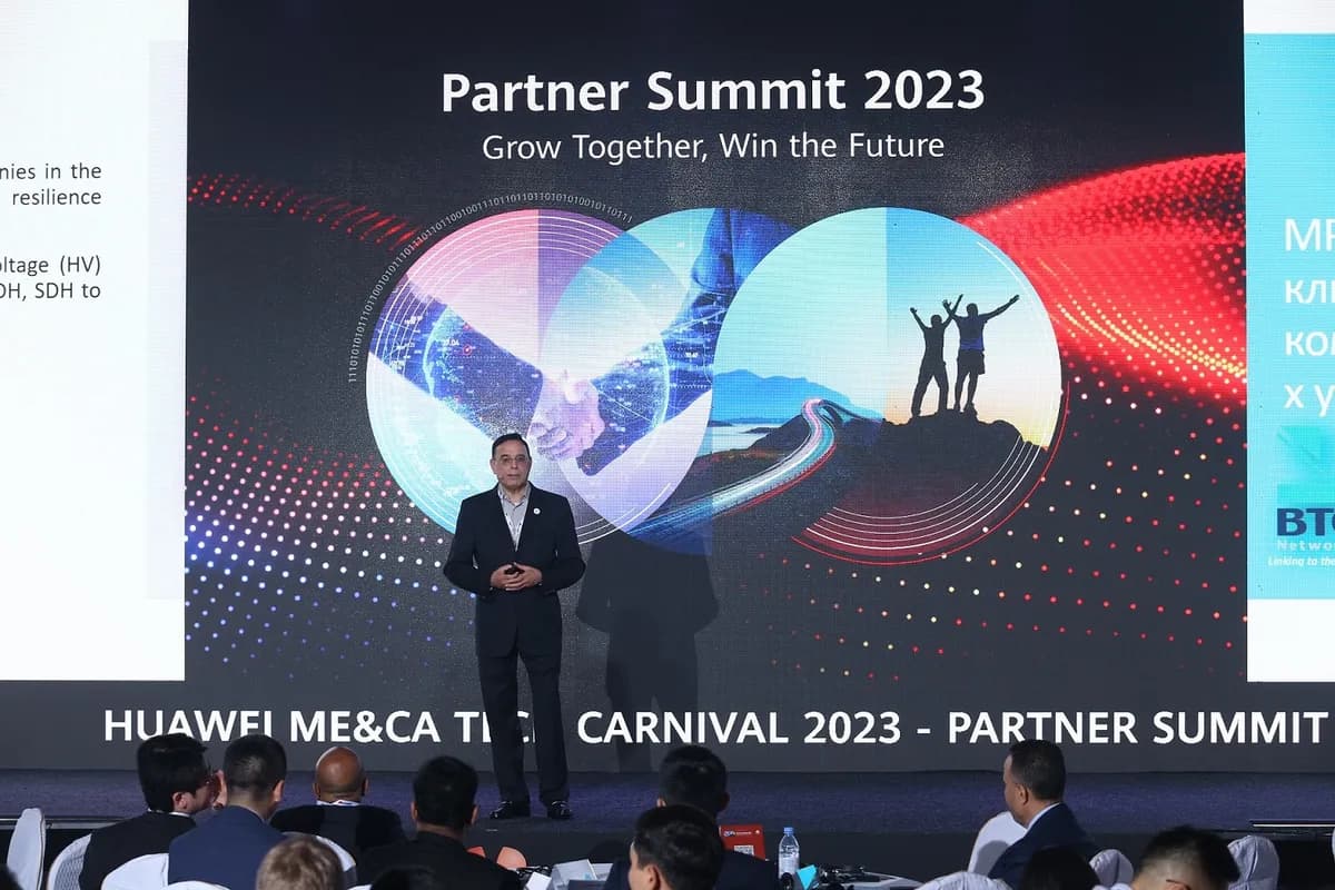 Baud Telecom Company Saudi Arabia delivers a speech at the Huawei Partner Summit 2023_ssict_1200_800