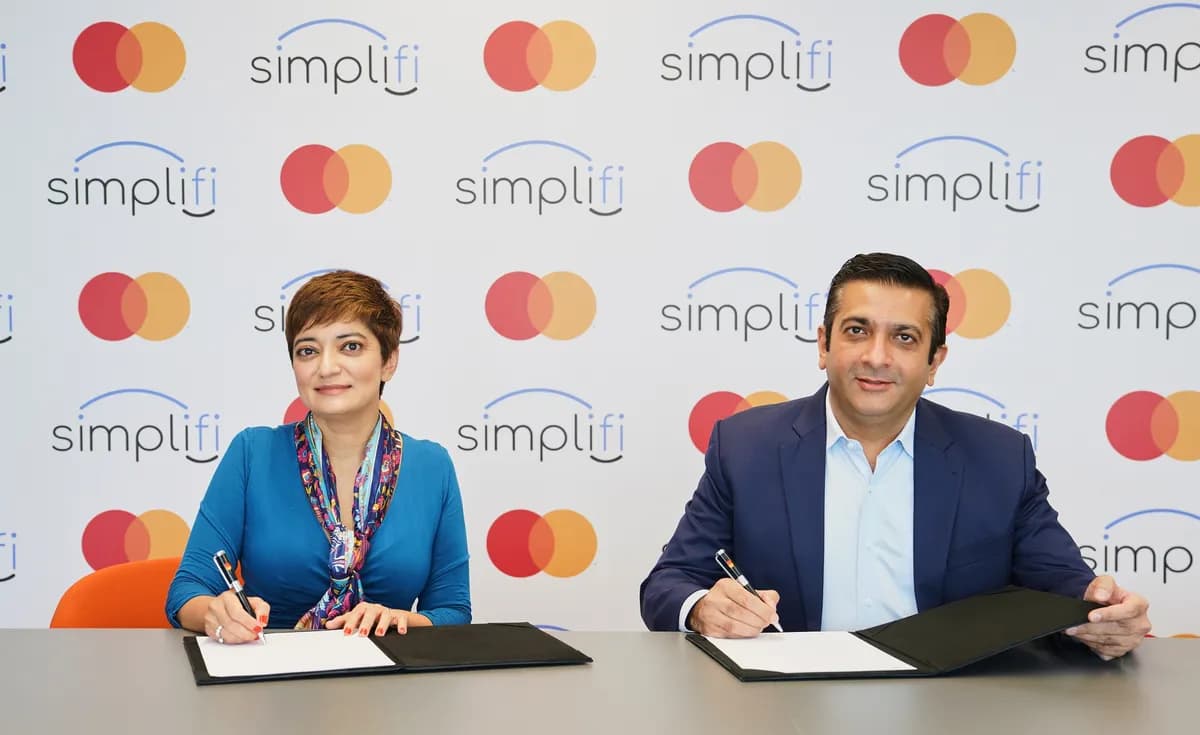 Mastercard SimpliFi signing_ssict_1200_735