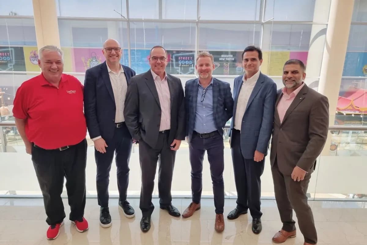 dnata and Sabre executives_ssict_1200_803