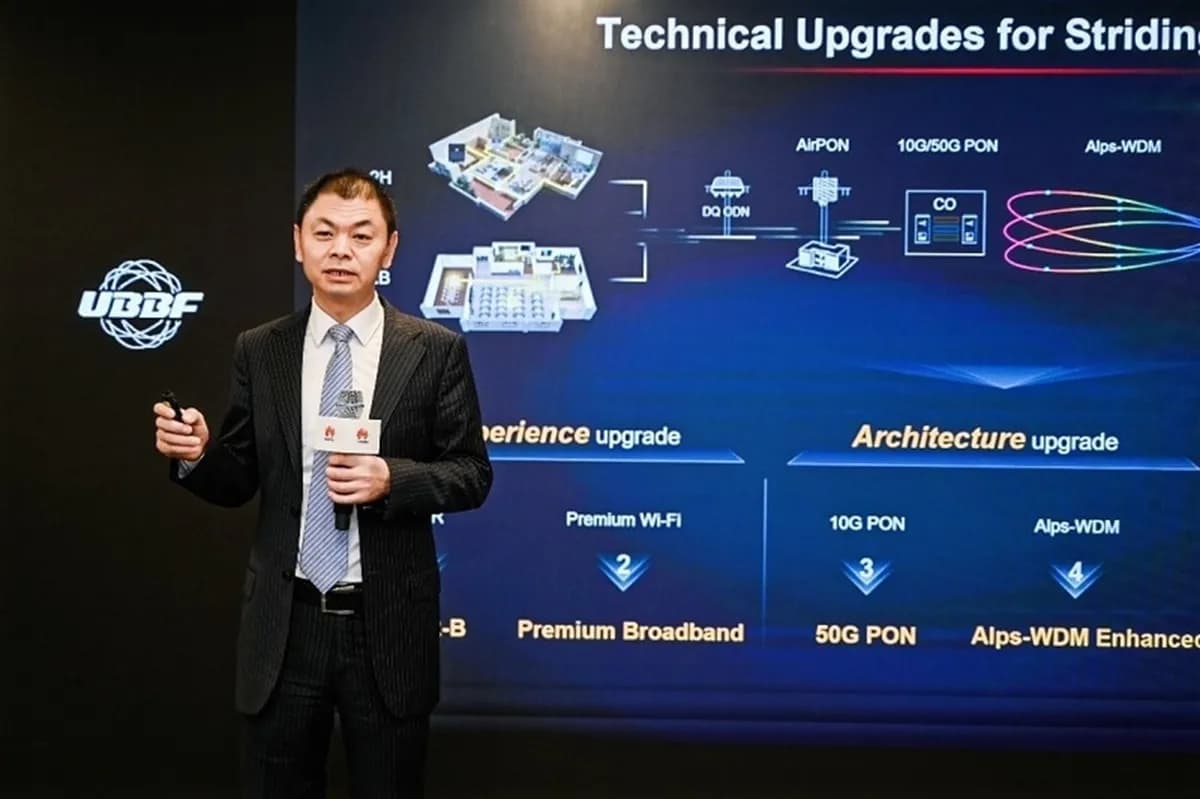 Kim Jin delivering a keynote speech_ssict_1200_799