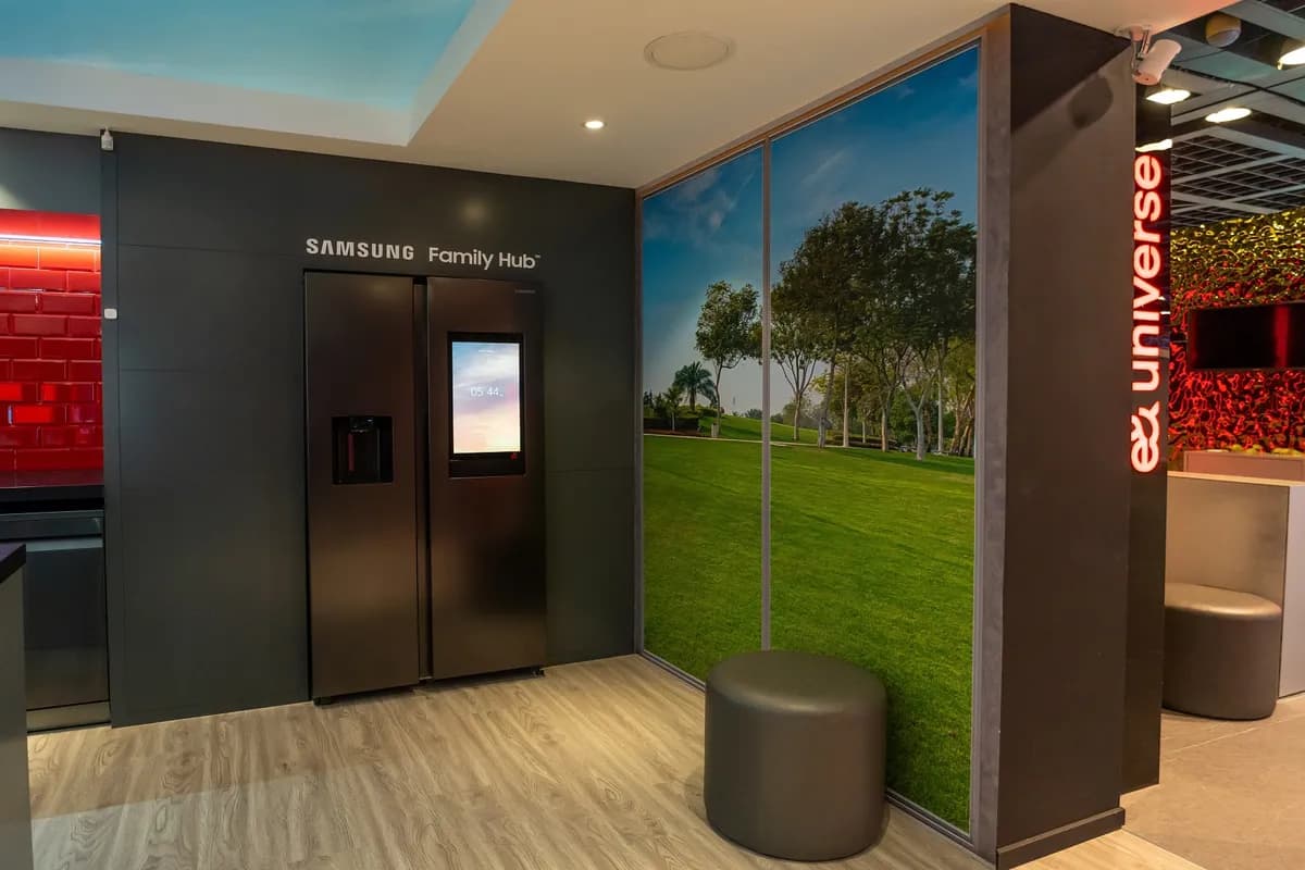 Samsung's Family Hub™ Refrigerator Debuts at GITEX GLOBAL In Partnership with etisalat by e&_ssict_1200_800