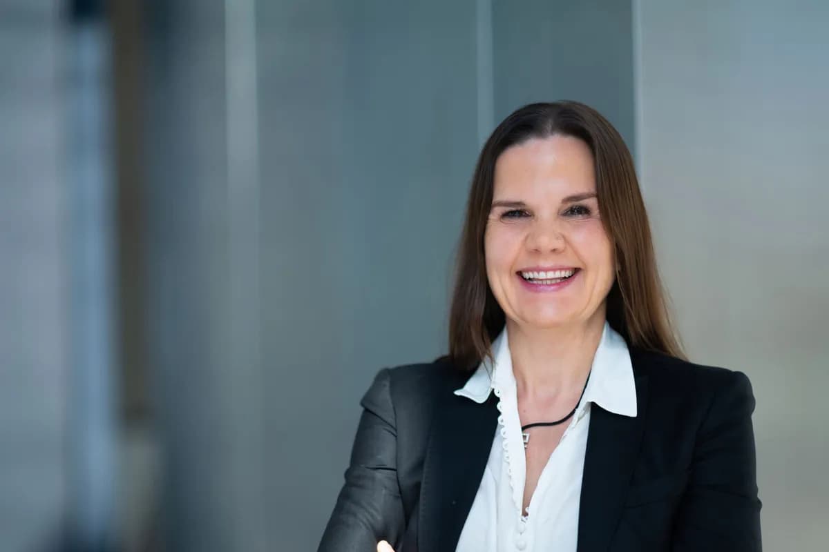 Jessica Robinson - EY MENA Sustainable Finance Leader_ssict_1200_800