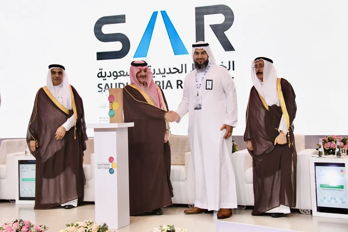 ??? ???? ??????? ? لشرقية يسلم نجم درع التكريم في ملتقى السلامة المرورية_ssict_1200_800