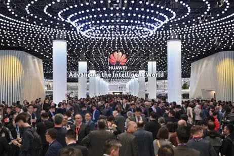 Huawei booth at MWC Barcelona 2024_ssict_462_308