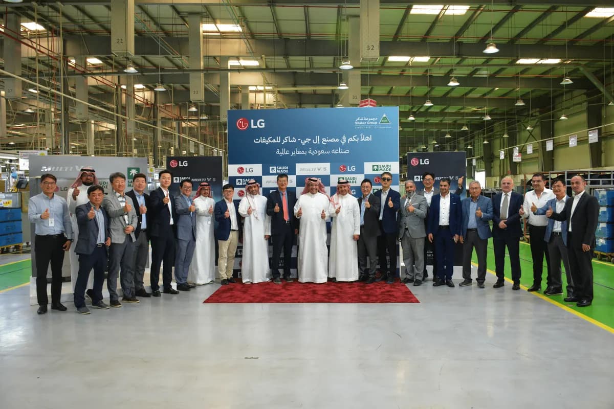LG Group photo_factory visit (1)_ssict_1200_800