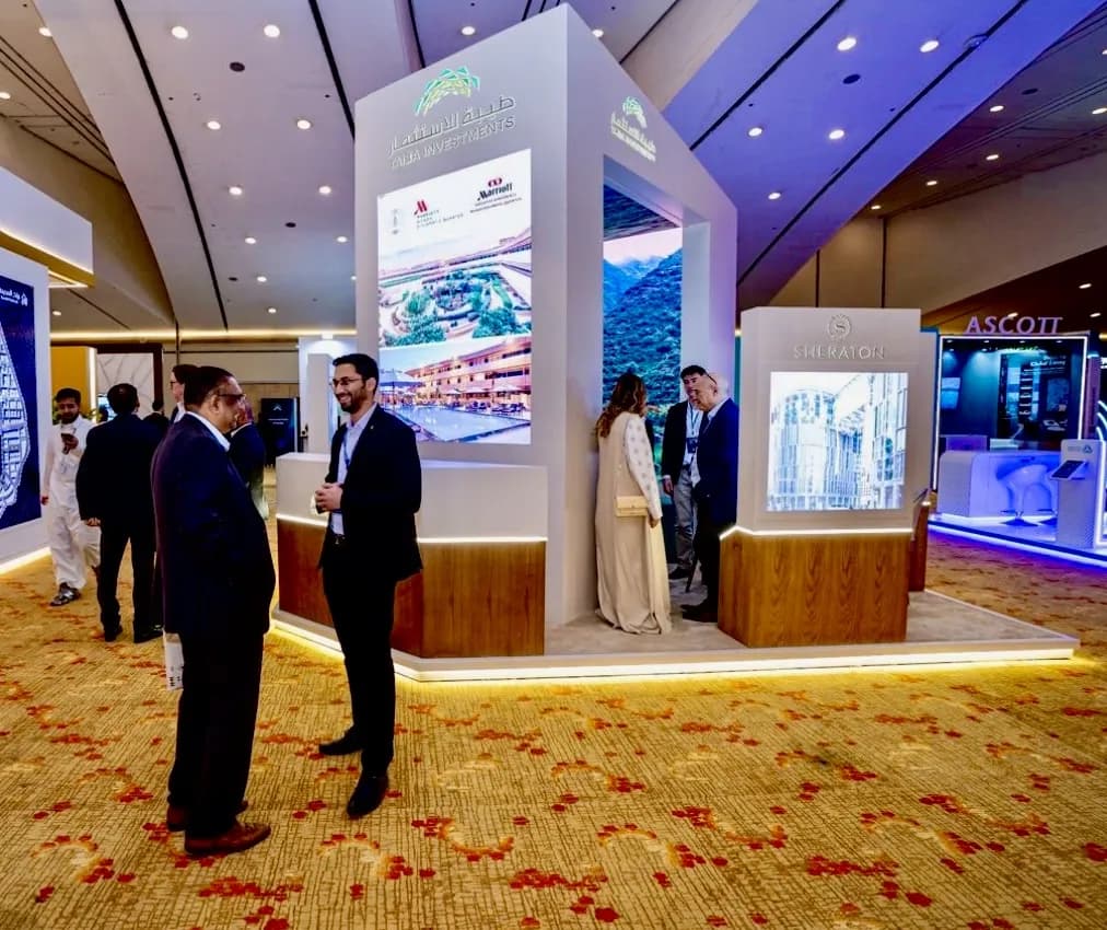 طيبة للاستثمار الراعي المؤسس والبلاتيني في قمة مستقبل الضيافة بالرياض 2024_ssict_1012_850