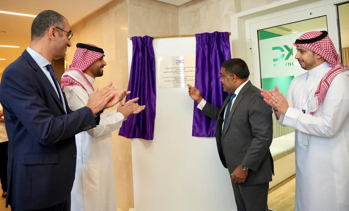 2_DXC Technology- Seelan Nayagam and Hesham Fayed officiate the opening together with esteemed guests_ssict_1200_726