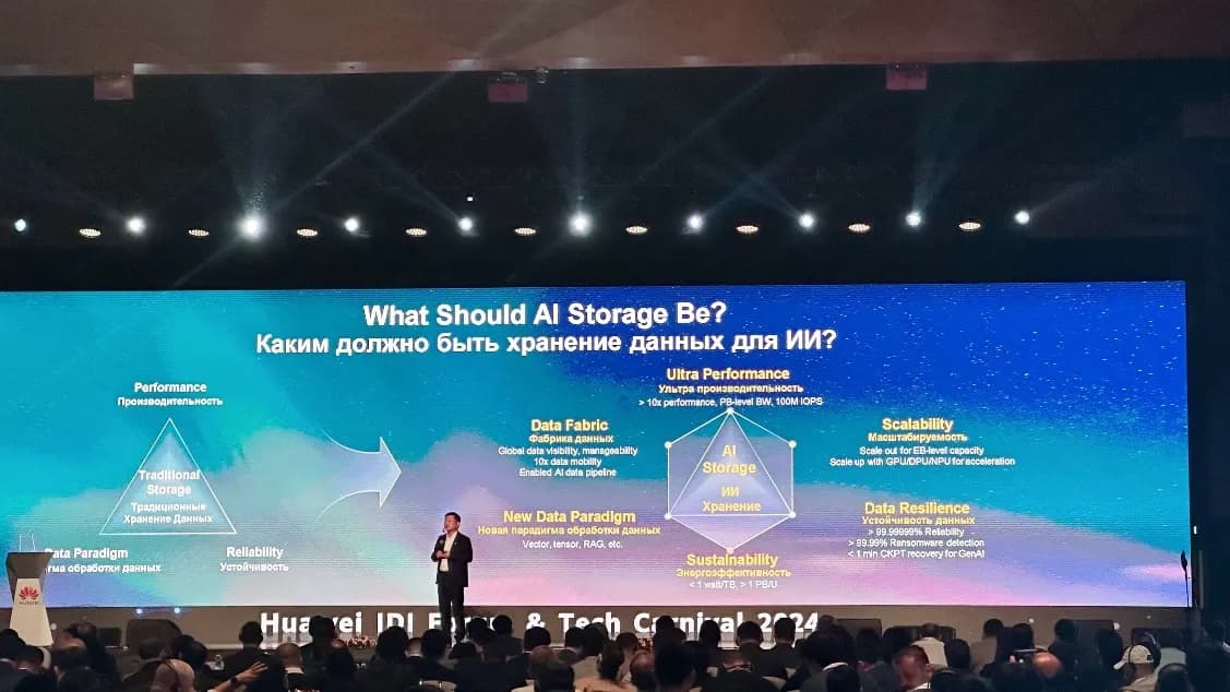 Dr. Peter Zhou, Vice President of Huawei and President of Huawei Data Storage Product Line, delivering a speech_ssict_1127_634