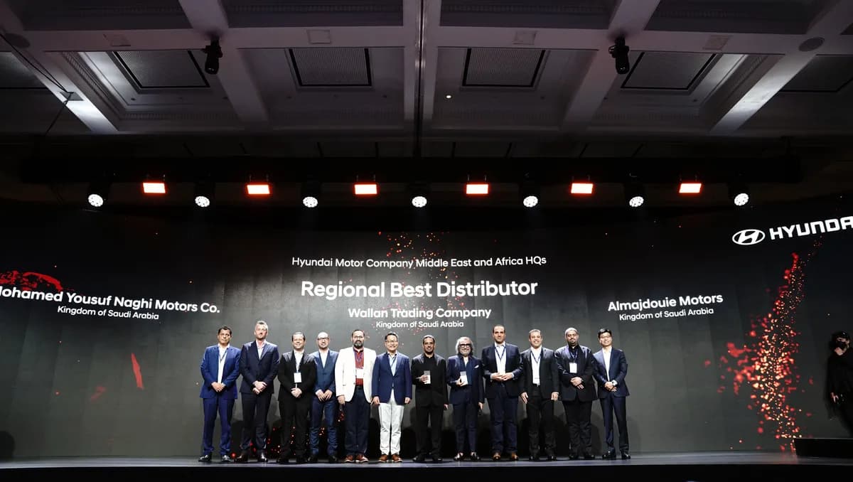 Group Photo_Hyundai Best Distributor copy_ssict_1200_678